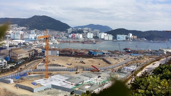 ▲산위에서바라본대림e편한세상사하아파트현장.