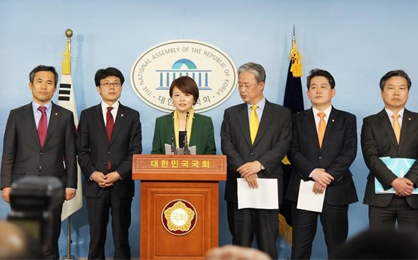 ▲기자회견하는새정치민주연합인사청문위원들(사진=진선미의원실)