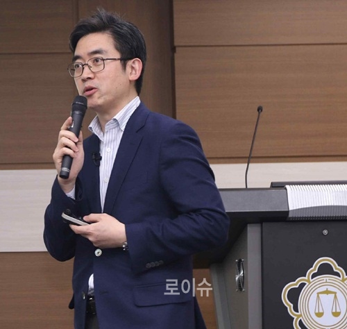 ▲김재훈상무(사법연수원28기)가“기업Compliance”를주제로제15차청년법조인해외진출아카데미를진행하고있다.(사진제공=법무실)