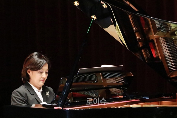 ▲피아노치는박영선의원(사진=의원실)