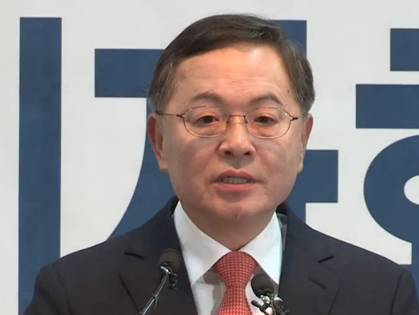 안대희 전 대법관 “진짜 정치…박근혜 정부 성공 돕겠다” 마포 출마