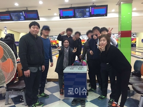 숙식보호대상자7명과스포츠활동을하고기념촬영.(사진제공=한국법무보호복지공단경남서부지소)