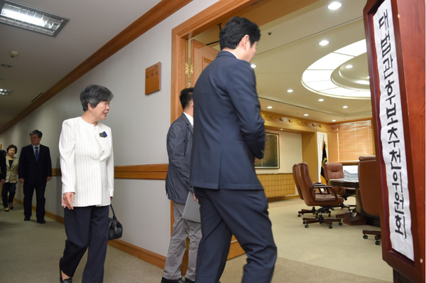 대법관후보추천위원회 전체회의에 참석하는 위원들(사진=대법원)