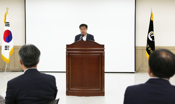 법률구조공단 이헌 이사장이 훈시를 하고 있다.(사진=공단)