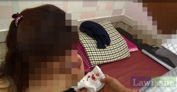 불법시술중에 현장 단속.(사진제공=경남경찰청)