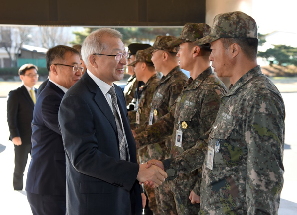 인방사를 방문한 양승태 대법원장(이하 사진=대법원)