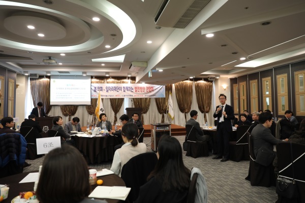 발언하고 있는 김화수 경기도일자리재단 대표이사, 사진=경기도일자리재단 제공