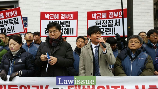 연대발언하는 송아람 변호사