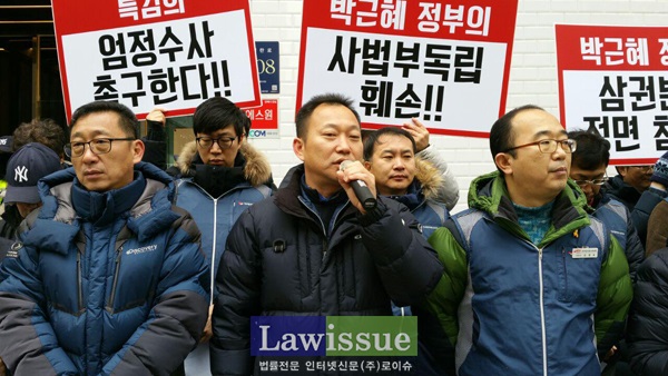 투쟁발언하는 김주업 공무원노조 위원장