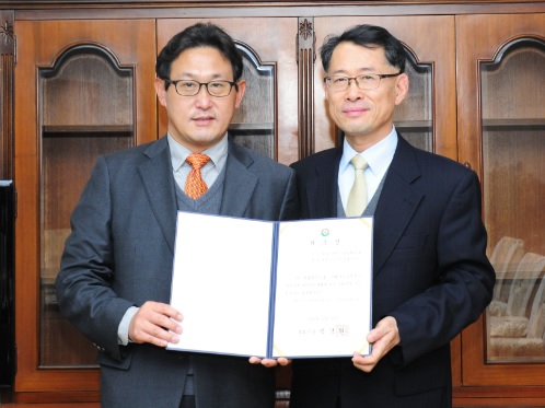 구리시 고문변호사에 위촉된 김민규 변호사(사진 좌)