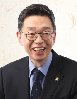 김현 변호사, 대한변협 회장 당선…"편가르기는 안돼"