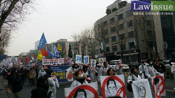 법률가 ‘박근혜 퇴진, 삼성 이재용 구속’ 법원 앞 집중집회 현장