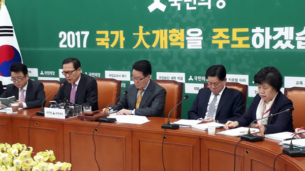 박지원 “법원, 우병우 영장기각 유감…황교안, 특검 연장 승인”