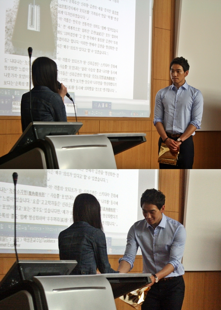 가수 ‘비’ 서울대학교 강연 당시 정재인 작가가 디자인한 팬던트