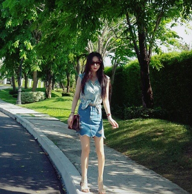 '보호본능 자극'...신주아, 쭉 뻗은 부러질 듯 여리여리한 라인