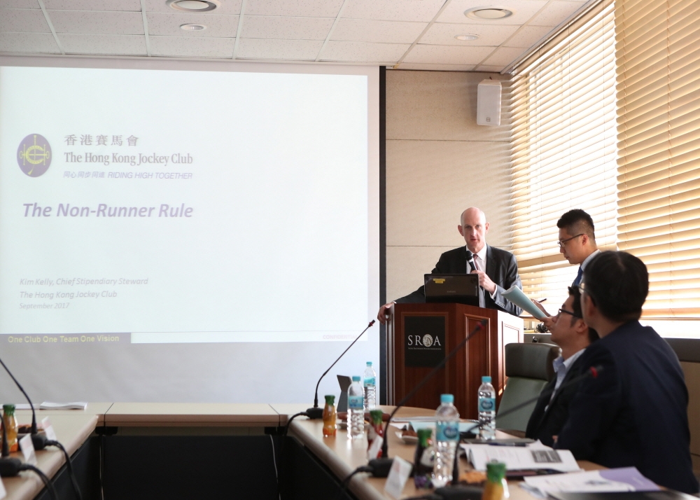 심판 수의 국제 컨퍼런스 발표중인 킴켈리.(사진=한국마사회)