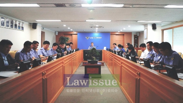 제18호 태풍 ‘탈림’대비 상황판 회의를 갖고있다.