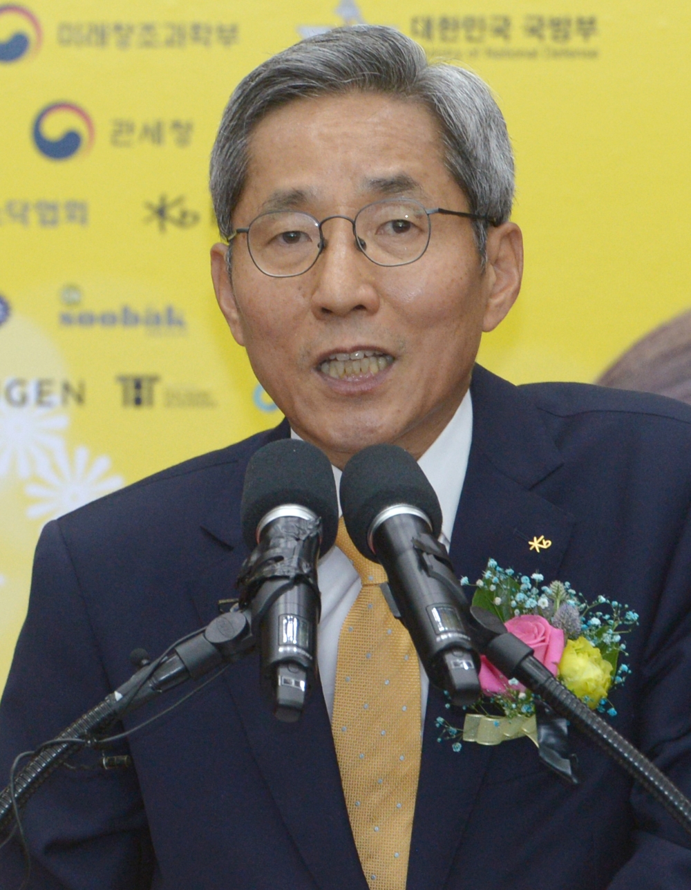 지난 22일 오전 경기도 고양시 일산 킨텍스에서 열린 2017 KB굿잡 취업박람회 개막식에 참석한 윤종규 KB금융지주 회장이 인사말을 하고 있다. (사진=KB금융지주)