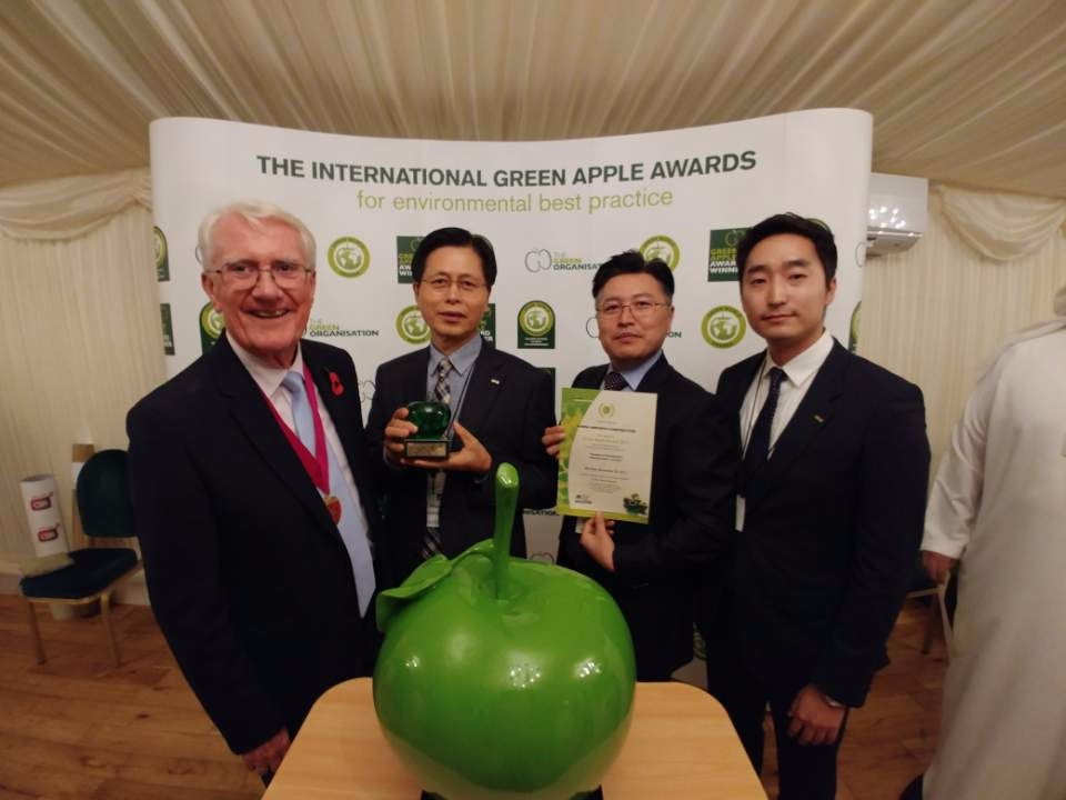 마이클 쿡(Michael Cooke) 전 영국 하원의원, 심재기 한국공항공사 운항지원실장, 손철영 한국공항공사 환경에너지TF팀장, 강지훈 한국공항공사 전력시설팀 과장.(사진=한국공항공사)