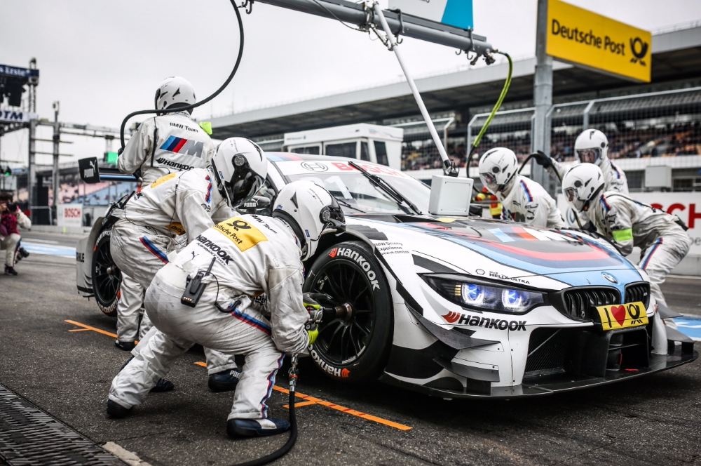 2017 DTM 차량 타이어 교체 모습.(사진=한국타이어)