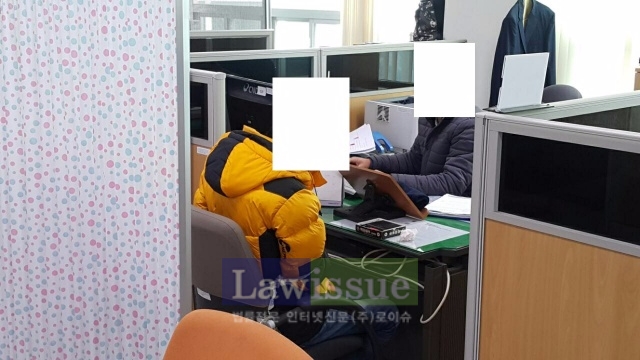 울산준법지원센터에서 구인된 20대가 조사를 받고있다.