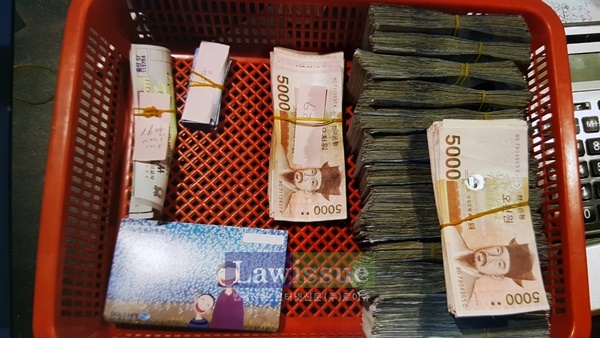 불법게임장에서 압수한 증거품.