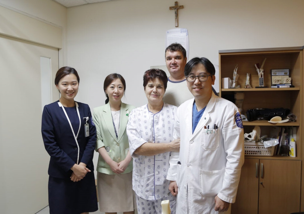 채동식 교수(우)와 나탈리아씨 (사진=인천성모병원)