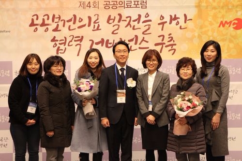 서울시서남병원 복지부장관표창 박태환병원장(가운데,남)