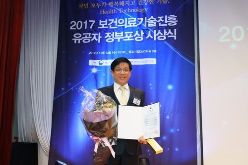 보건의료기술진흥 유공자 보건복지부 장관 표창을 수상한 김선종 교수(이대목동병원)
