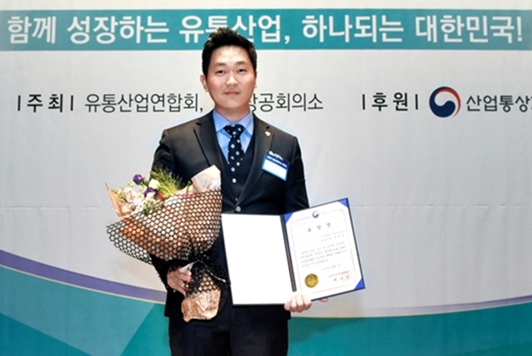 ▲푸드나무 김영문 대표가 산업통상자원부장관 표창을 받았다. (사진=푸드나무)