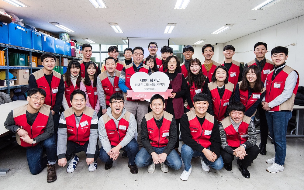 롯데렌탈 샤롯데봉사단.(사진=롯데렌탈)