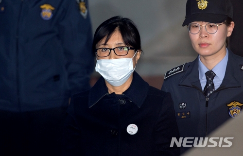 ‘국정농단 정점’ 최순실, 1심서 징역 20년