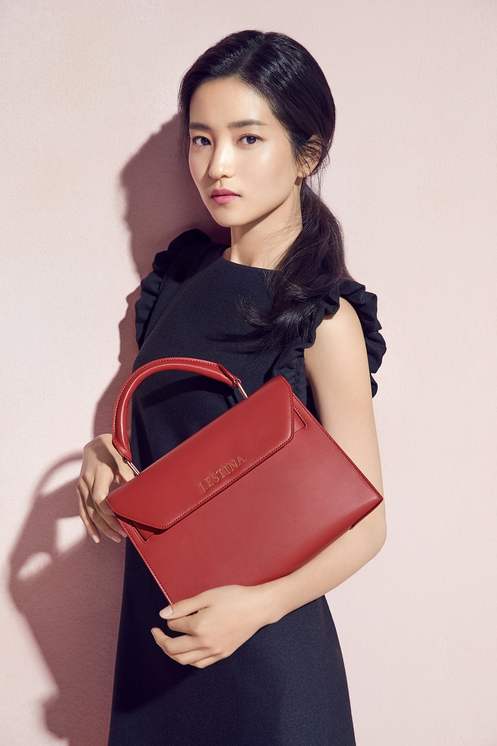 제이에스티나 핸드백, 2018 김태리 봄 시즌 화보 추가 공개