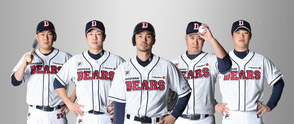 두산베어스 선수단. (좌측부터)양의지 선수, 박건우 선수, 오재원 선수, 유희관 선수, 함덕주 선수.(사진=한국타이어)