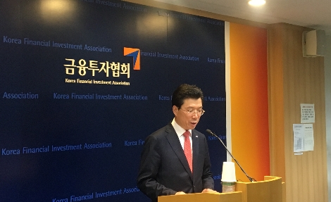 BNK투자증권 조광식 대표가 15일 여의도 금융투자협회 기자실에서 열린 기자간담회에서 BNK투자증권의 비전에 대해 발표하고 있다. (사진=로이슈)