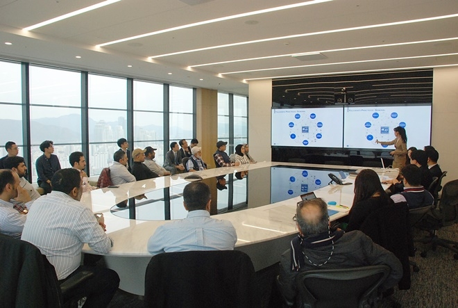 쿠웨이트 법무부 전문중재인이 19일 율촌을 방문해 ‘한국의 중재절차 및 한국의 건설분야 분쟁해결 사례’를 듣고 있다.(사진=율촌)