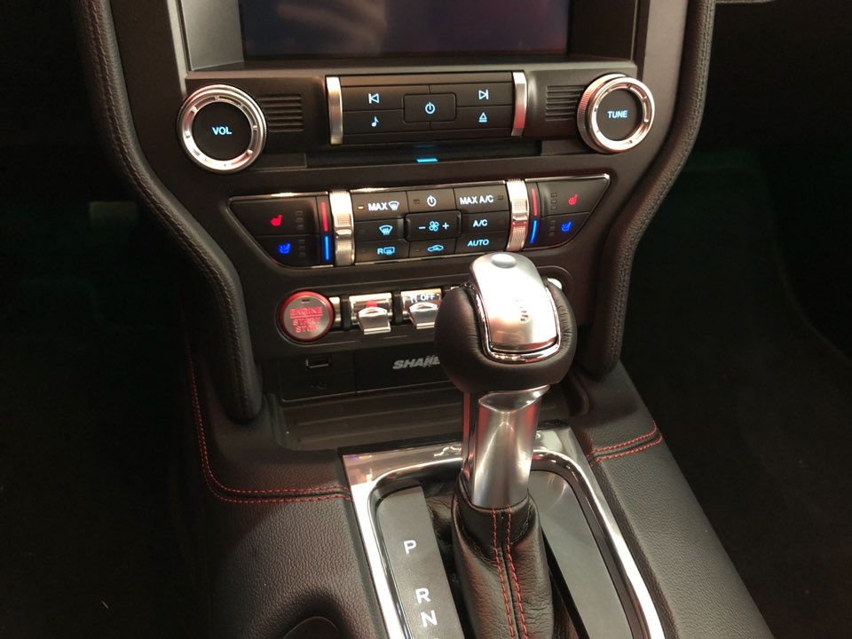 2018 뉴 머스탱 5.0L GT에는 포드 최초로 셀렉트시프트 10단 자동변속기가 적용됐다.