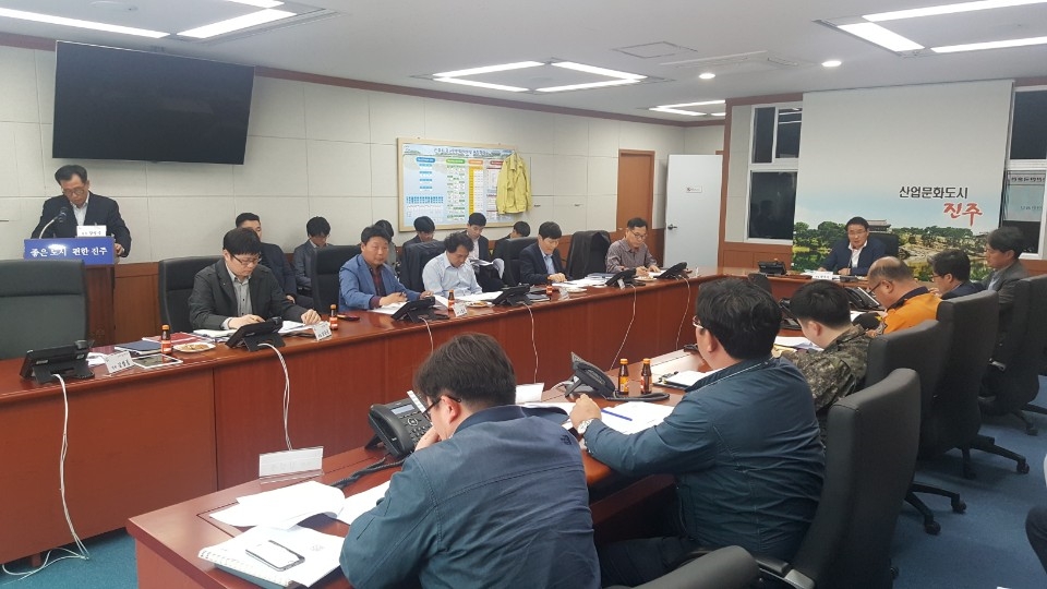 한국시설안전공단(이사장 강영종)은 진주시와 공동으로, 2018년 재난대응 안전한국훈련에 대비한 관계기관 기획회의 및 전문가 컨설팅을 10일 오후 진주시청 재난상황실에서 개최했다. (사진= 한국시설안전공단)