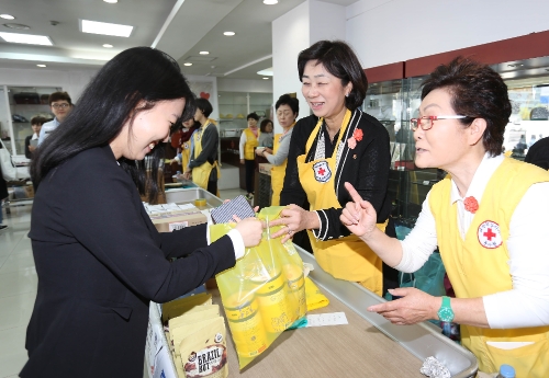 대한적십자사 서울지사, 사랑의 나눔터 바자 개최