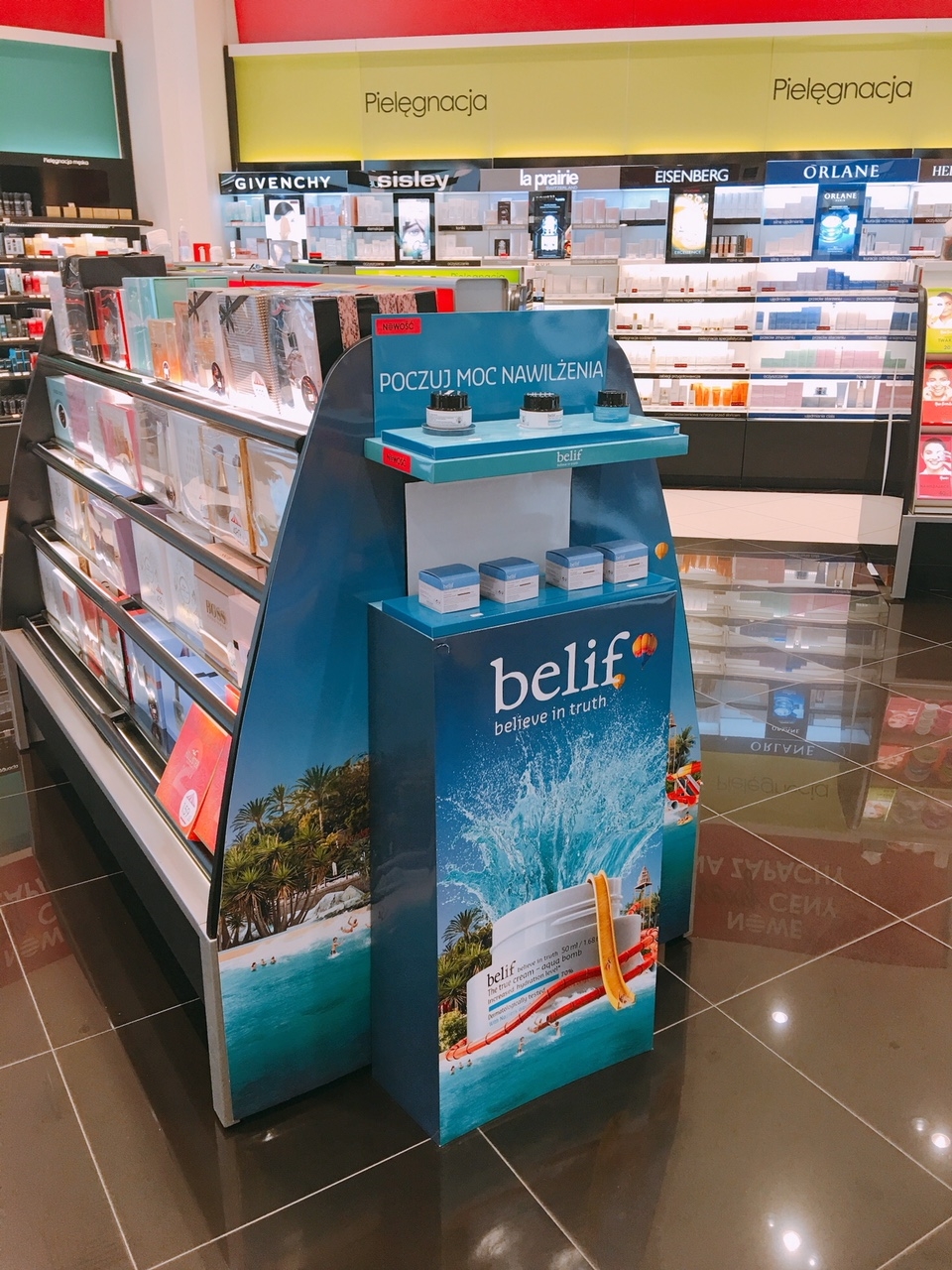 폴란드 바르샤바에 위치한 세포라 아카르디아몰 매장에 입점한 빌리프.(사진= LG생활건강)