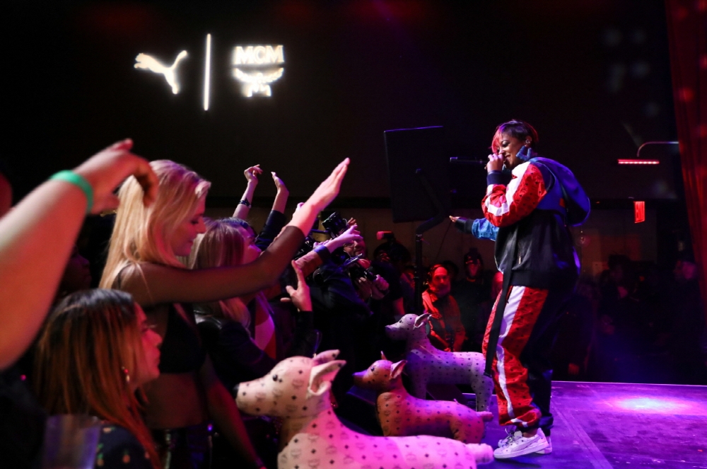 지난 24일(현지시간)열린 MCM 다큐멘터리 티저 공개 기념 파티서 공연하는 래퍼 랩소디. (사진=MCM)