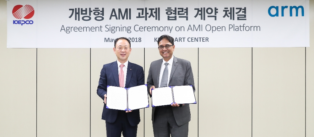 한국전력(대표이사 사장 김종갑)은 16일 서울 한전아트센터에서 英 ARM社와 함께 ‘원격검침용 계량 칩(SoC) 및 디바이스 관리 솔루션’ 공동 개발에 착수하고자 협약식을 개최했다. (사진=한국전력)