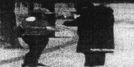 현금전달 장면.(사진제공=부산지방경찰청)