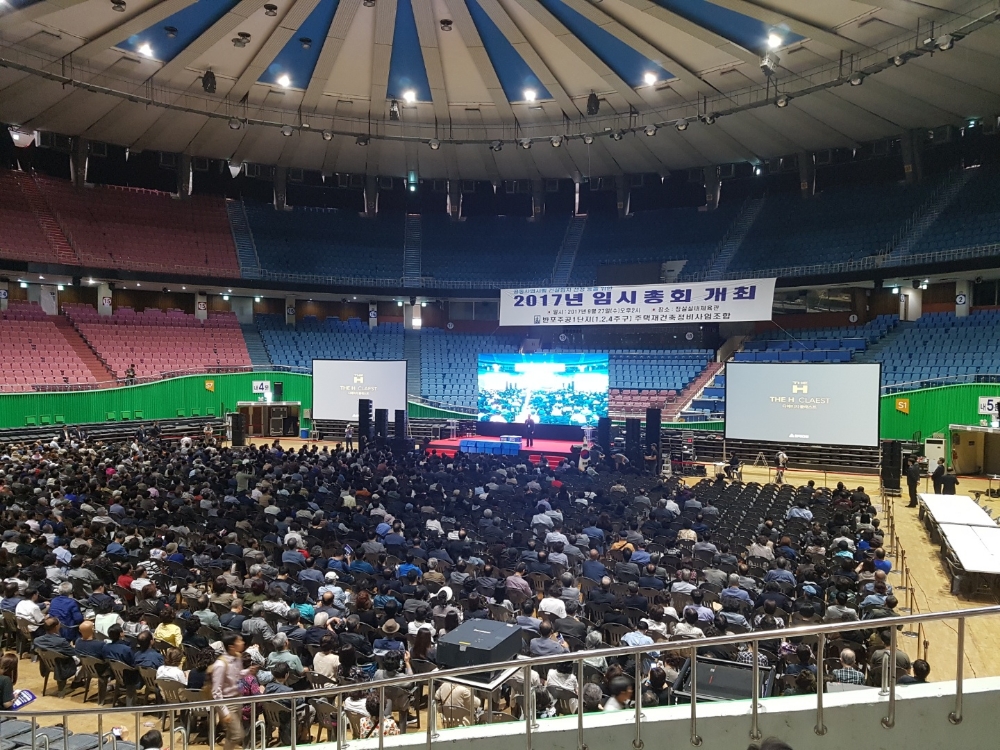 지난해 9월 현대건설과 GS건설이 불꽃 튀는 수주전을 벌였던 서울 서초구 반포주공1단지1.2.4주구 시공자 선정 총회 모습.(사진=최영록 기자)