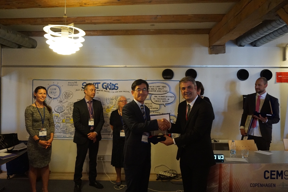 국제스마트그리드경진대회 수상장면.(사진=한국전력)