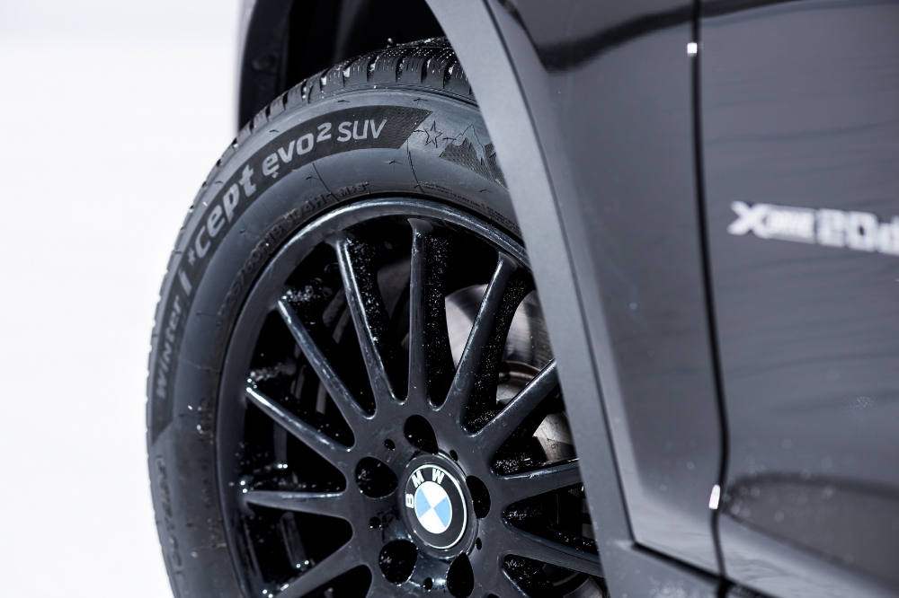 BMW 뉴 X3에 장착한 윈터 아이셉트 에보2.(사진=한국타이어)
