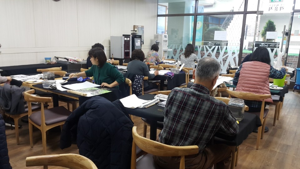 한국마사회 일산문화공감센터(센터장 박진우)에서 2018년도 3학기 문화강좌 수강생을 모집한다. (사진= 일산문화공감센터)
