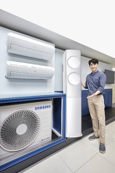 삼성전자 모델이 ‘무풍에어컨 3멀티’ 패키지를 소개하고 있다. (사진=삼성전자)