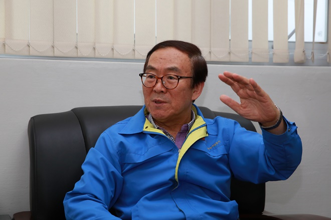 후반기 인생에 대한 자신의 계획을 이어가고 있는 김경택 사장.