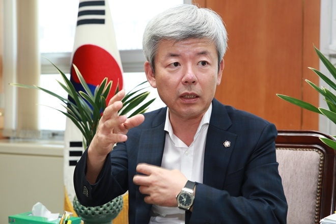 당사자들의 입증활동을 충분히 해주게 하고 결론을 내면 재판결과에 수긍할 수 있다고 바람을 전하고 있는 이채문 회장.